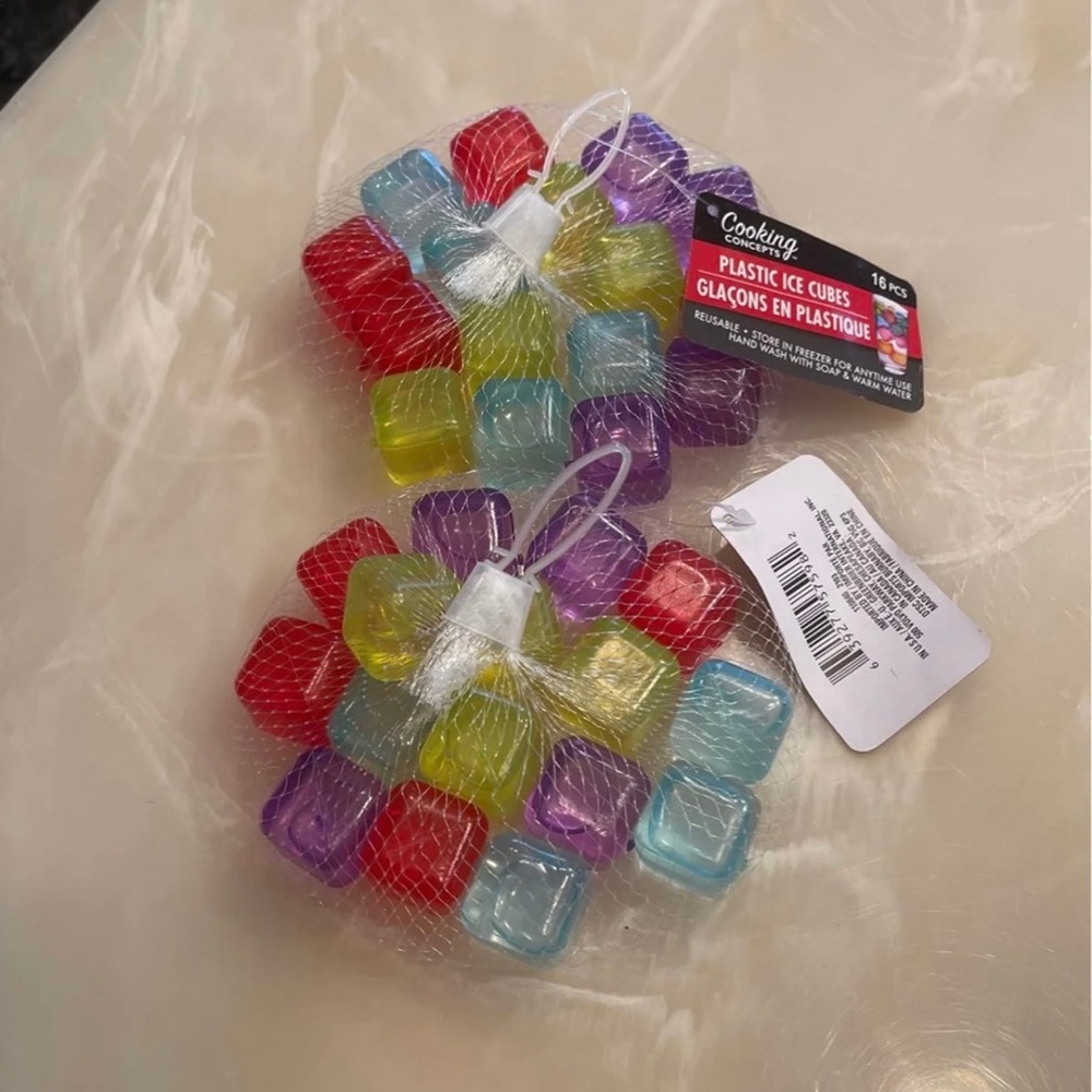 2 16 pcs Plastic  multi-color Ice Cubes NWT  (32 total)